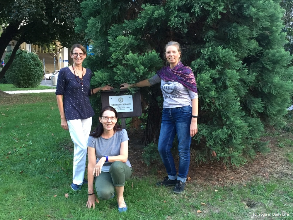 AT 20180921 Gebet beim Friedensbaum Linz Waltherstraße 2