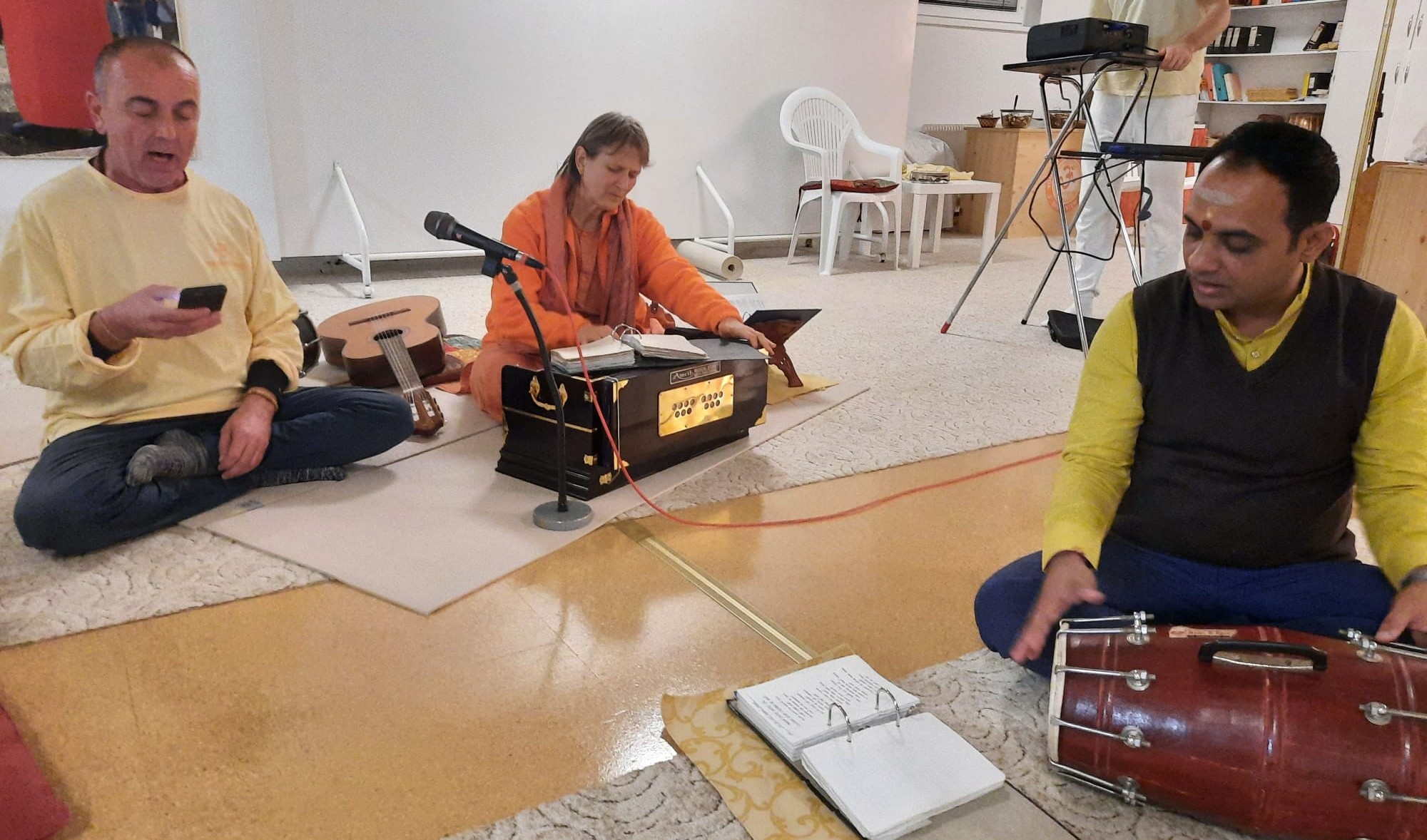 2026 10 23 Guru Muki singt