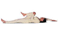 Asanas und Yoga Übungen zur Entspannung der Muskeln der Lendenwirbelsäule und Vermeidung von Ischiasbeschwerden